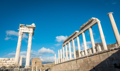Auch in Pergamon gibt es Säulen, und zwar ein paar mehr...